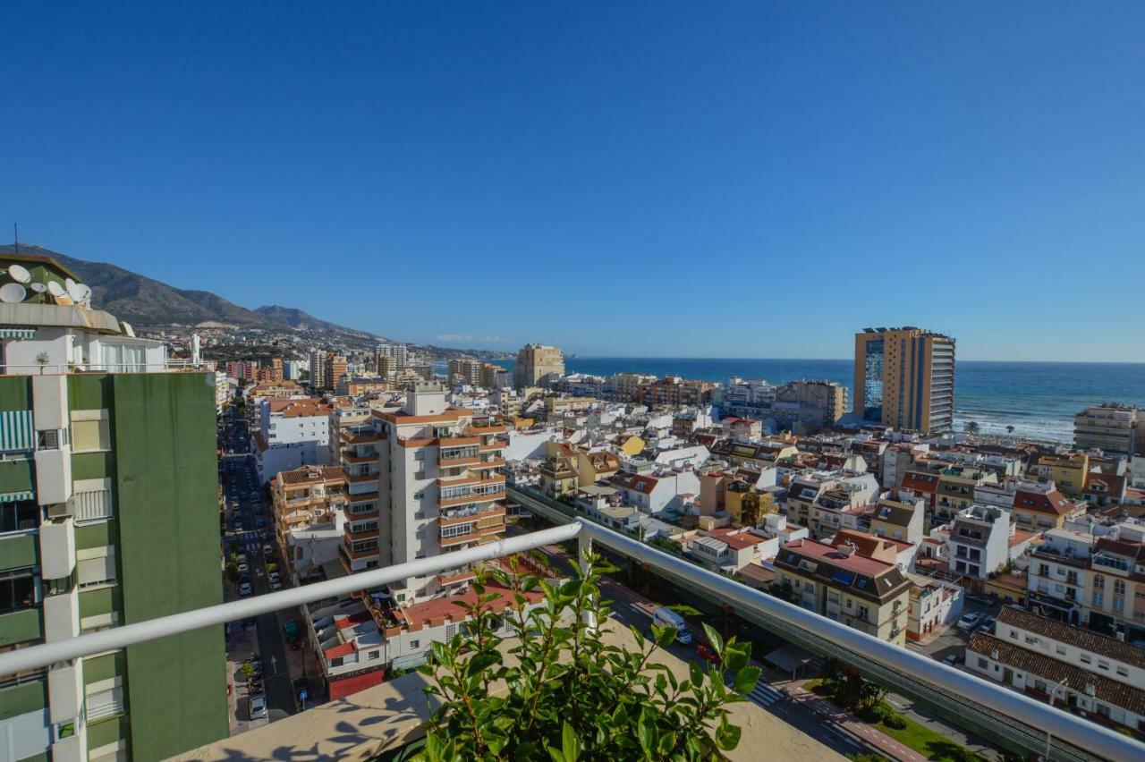 Atico Con Gran Terraza Apartment Фуeнхирола Екстериор снимка